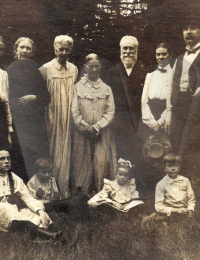 Dodds Family Gathering in Yellow Springs Ohio, Dr Robert Dodds far right, the older people may be Robert and Jane Dodds.jpg