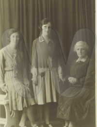 Margaret Edith Gould nee Massey with 2 daughters.jpg