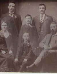 Funge family in Australia circa 1900.jpg