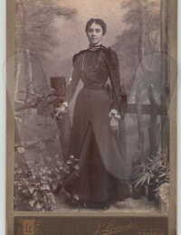 Jane Ann Winning circa 1900.jpg