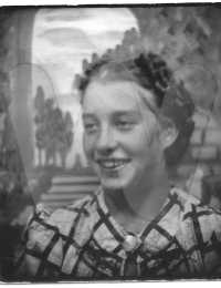 1940 Lorraine Darr.jpg